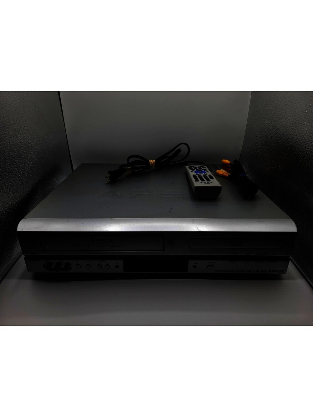 Apex ADV-3800 Progressive-Scan DVD VCR Combo